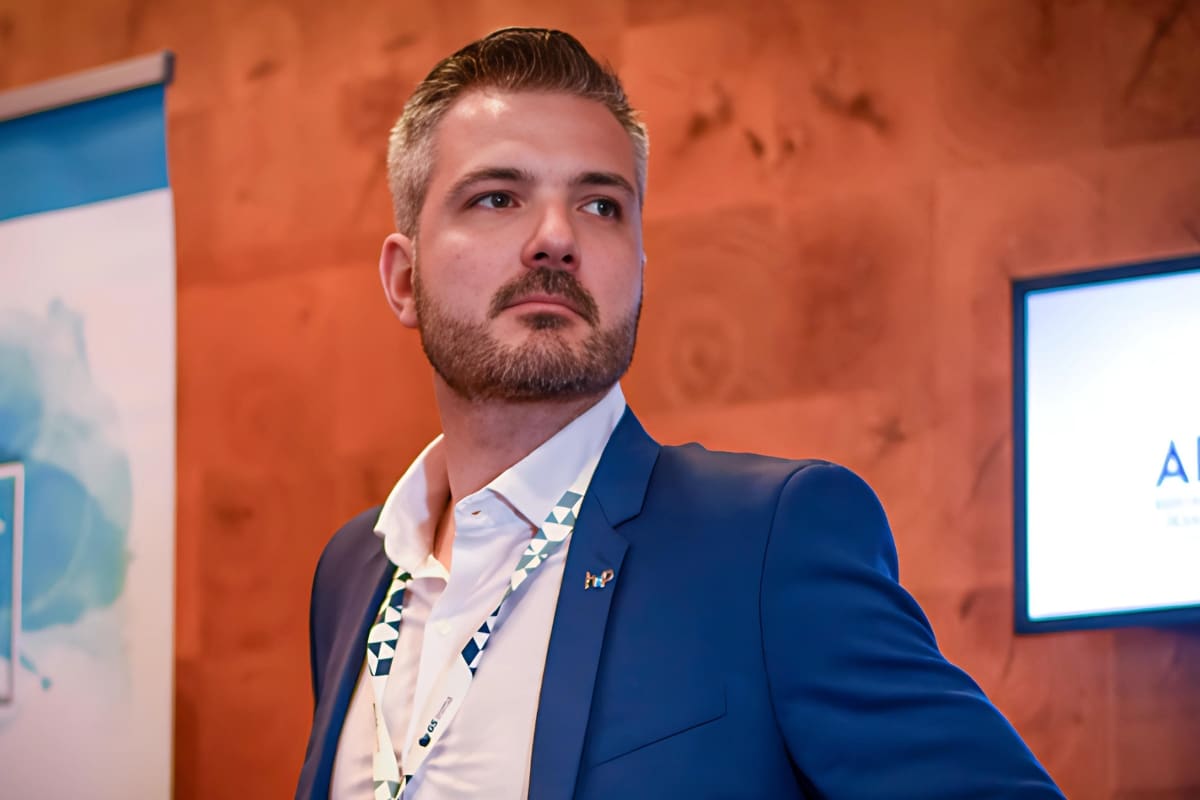 Juan Pablo Camezzana. DiretorALADYR