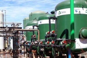 Filtrando aplica Sistema de Desmineralização de Água por troca iônica (1)