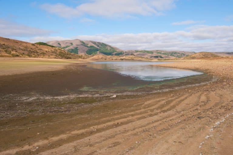 Seca persistente está esgotando água potável do Chile