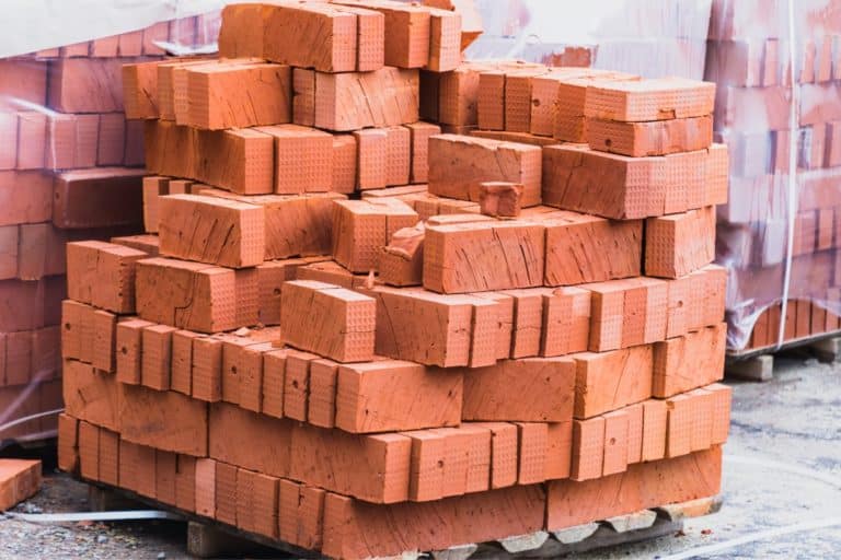 Iniciativas transformam lodo em tijolo e fertilizante