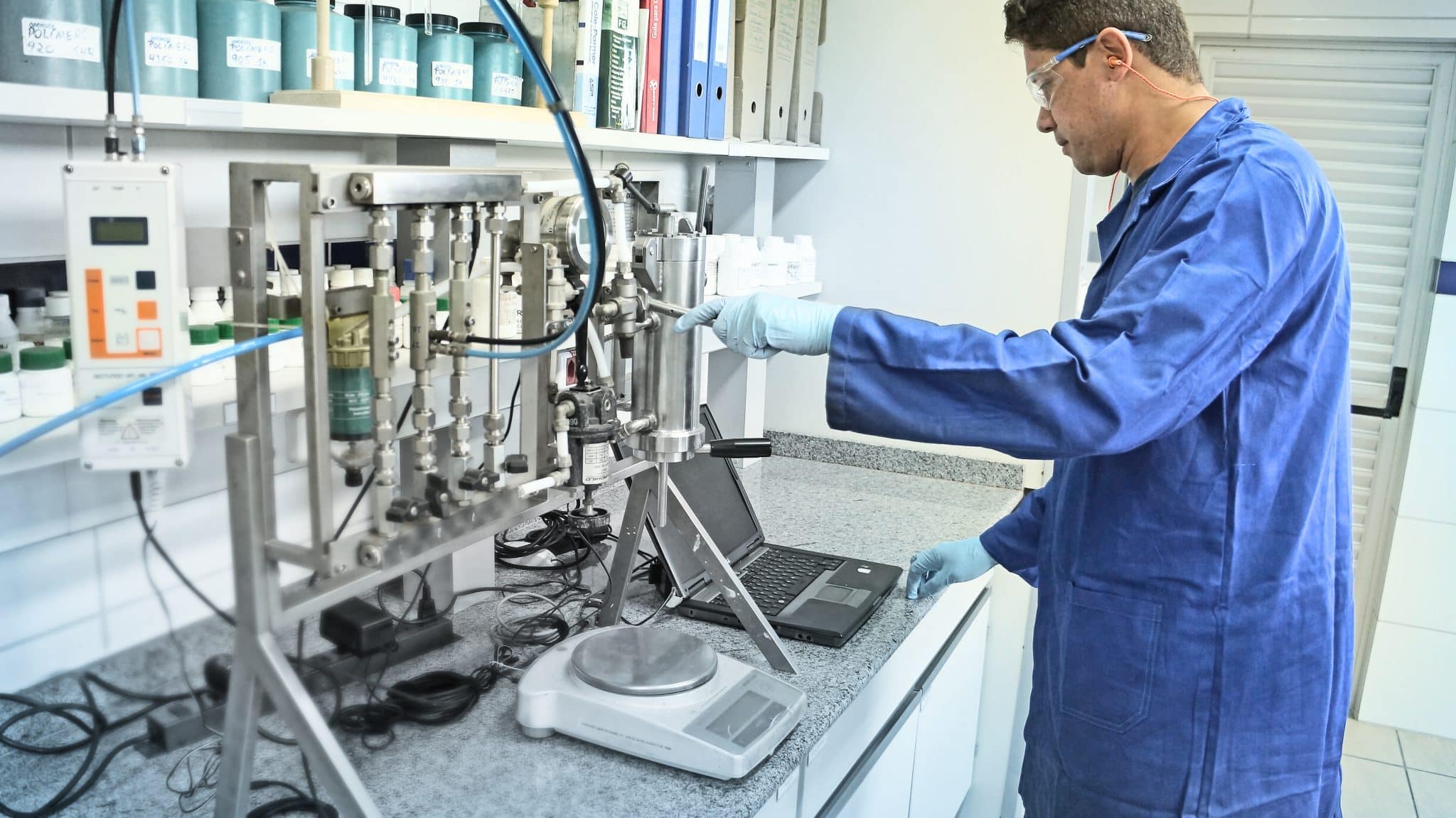 Testes avançados em laboratório garantem a precisão na separação sólido-líquido