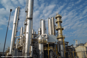 Indústria química alega concorrência desleal de importados e fecha duas fábricas