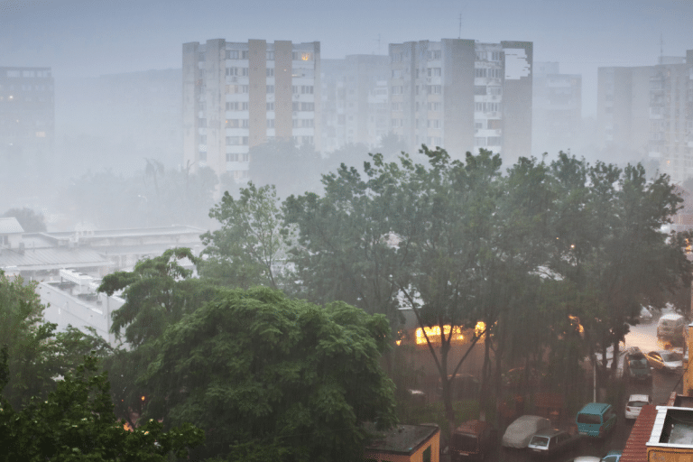 Desafios trazidos pelas mudanças climáticas, como a tragédia das chuvas em São Paulo, serão debatidos no 35º Encontro Técnico AESabesp e Fenasan 2024