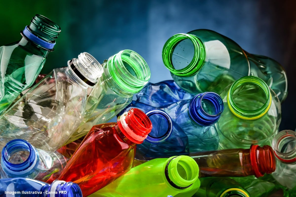 Super bactéria brasileira transforma lixo plástico em bioplástico de alta qualidade