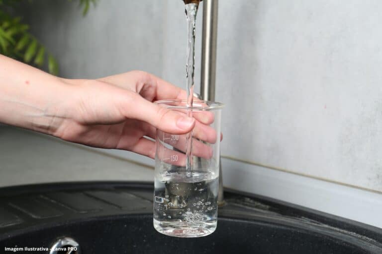 Químicos eternos Reino Unido anuncia plano nacional contra PFAS e cientistas avanças em filtragem de contaminantes